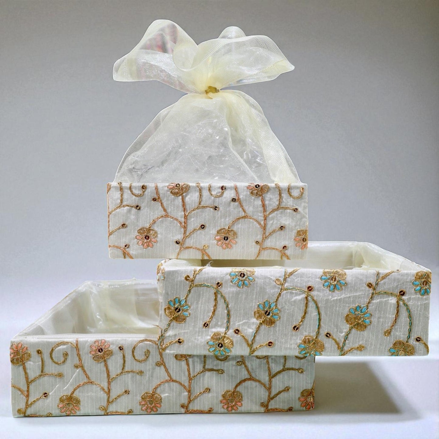 Wrap Shap Sitara round basket with subtle star design, perfect for festive hampers, trousseau packing, and wedding return gifts