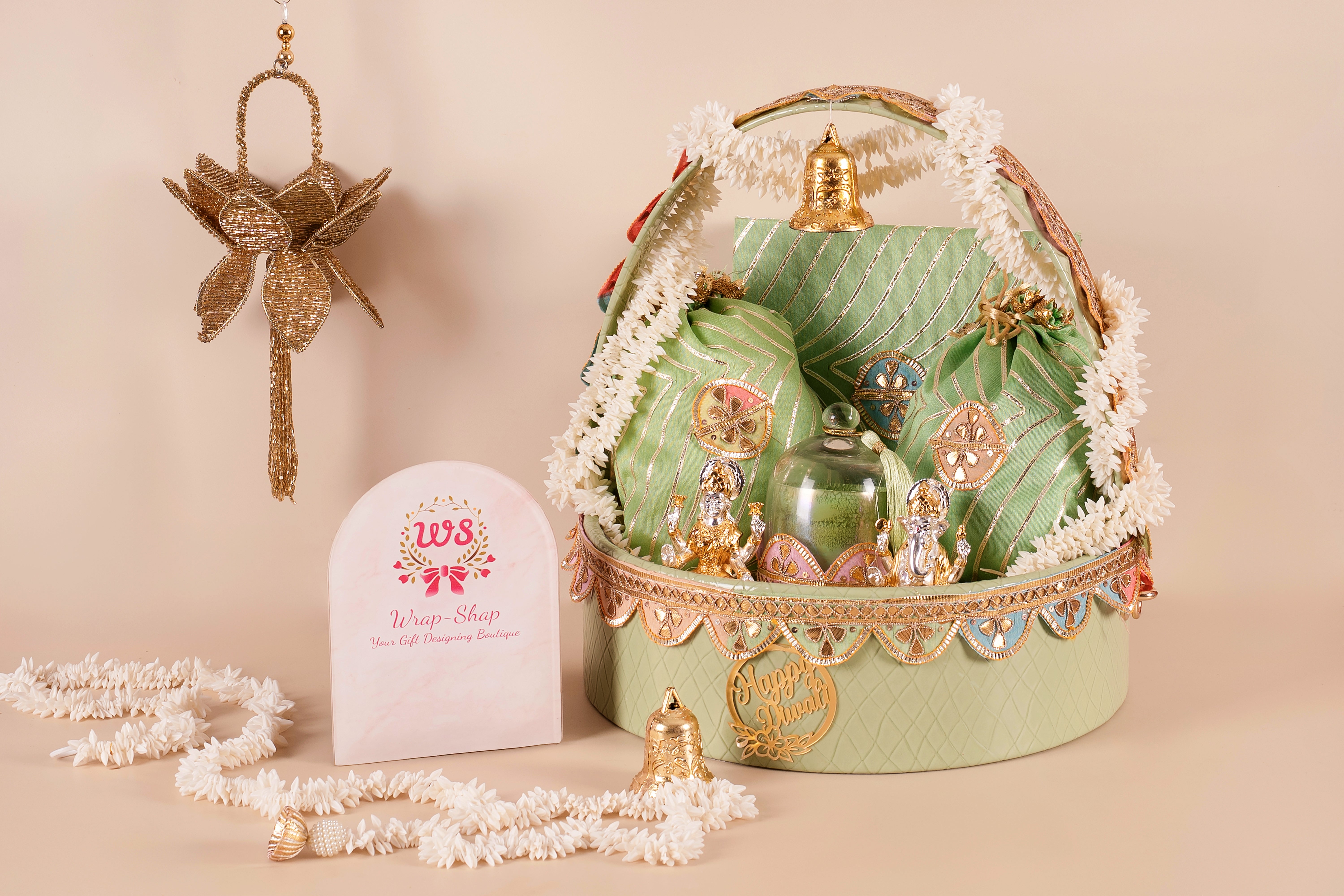 12日迄　PaleJuteweekend basketLILYLABポーチセット Green Leheriya Leather Basket Hamper with Idols, Dry Fruits