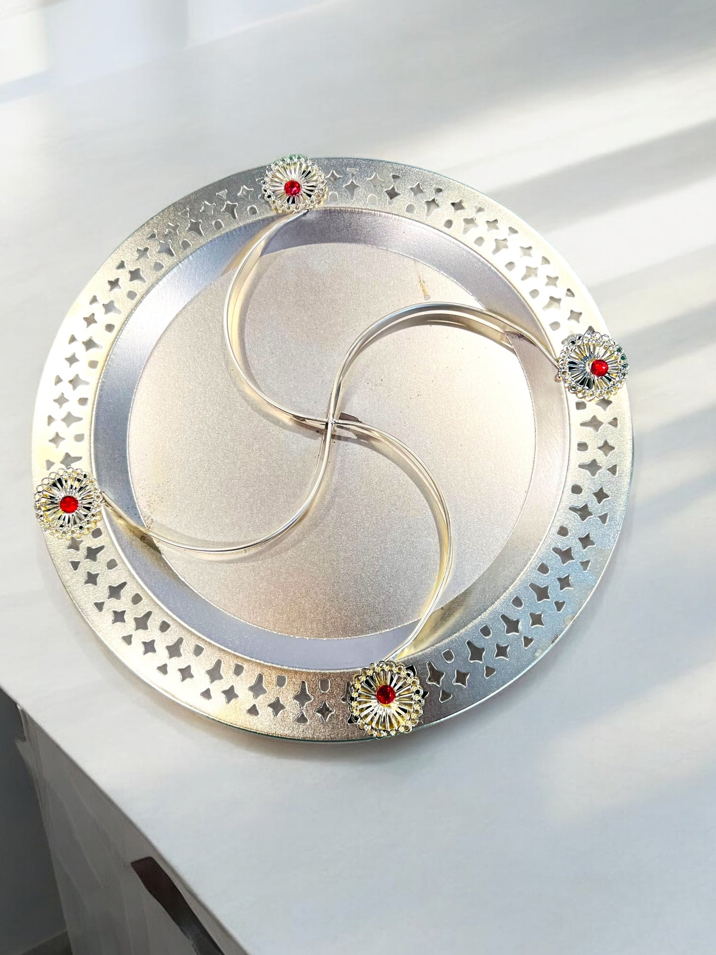 Premium metal round platter with 4 partitions for gifting dry fruits by Wrap Shap – perfect for Diwali, weddings, and return favors