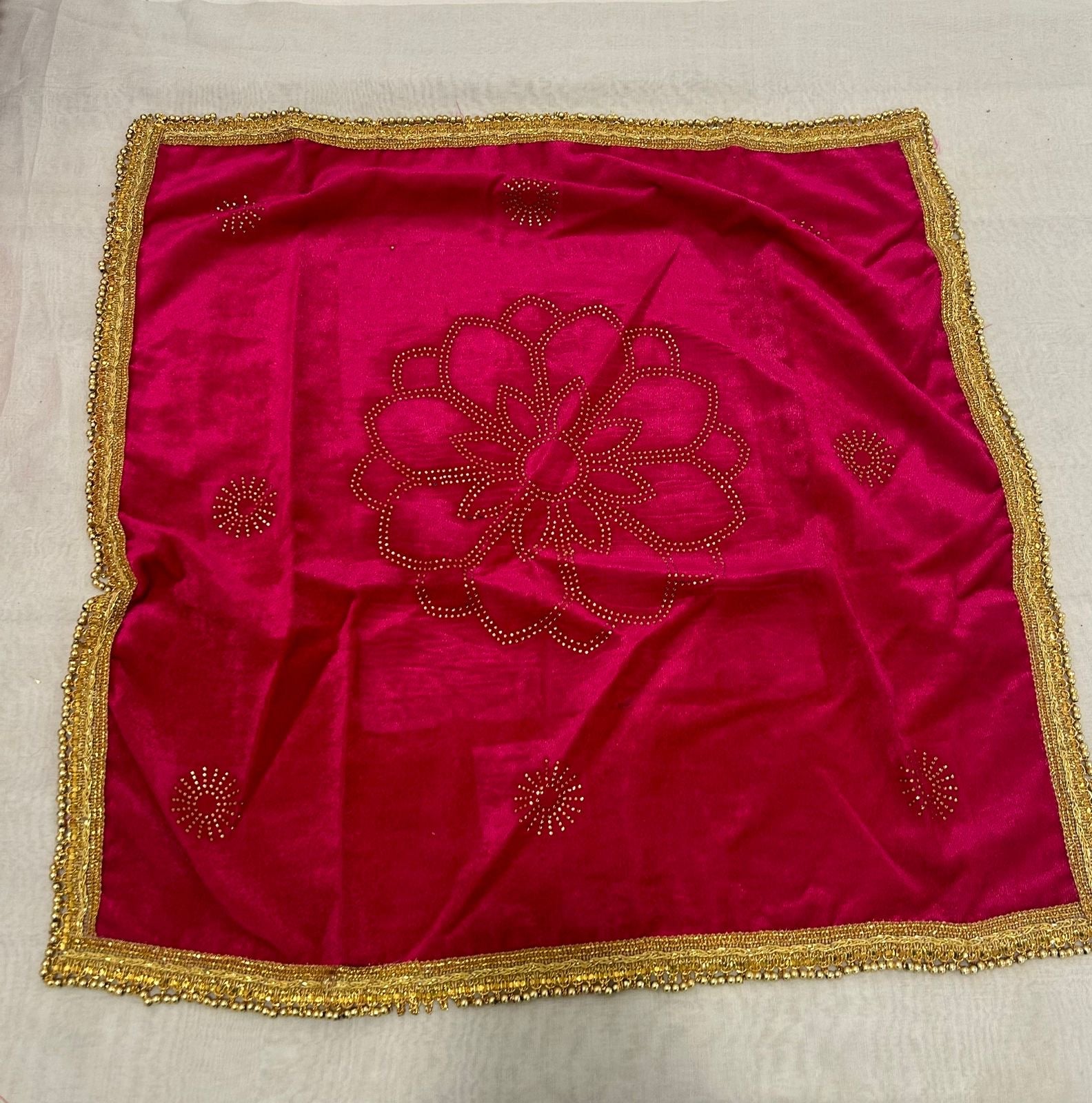 Velvet Thaal Cover with Center Motif & Lace Border – Round Big Size | Pooja, Wedding & Festive Use | Wrap Shap