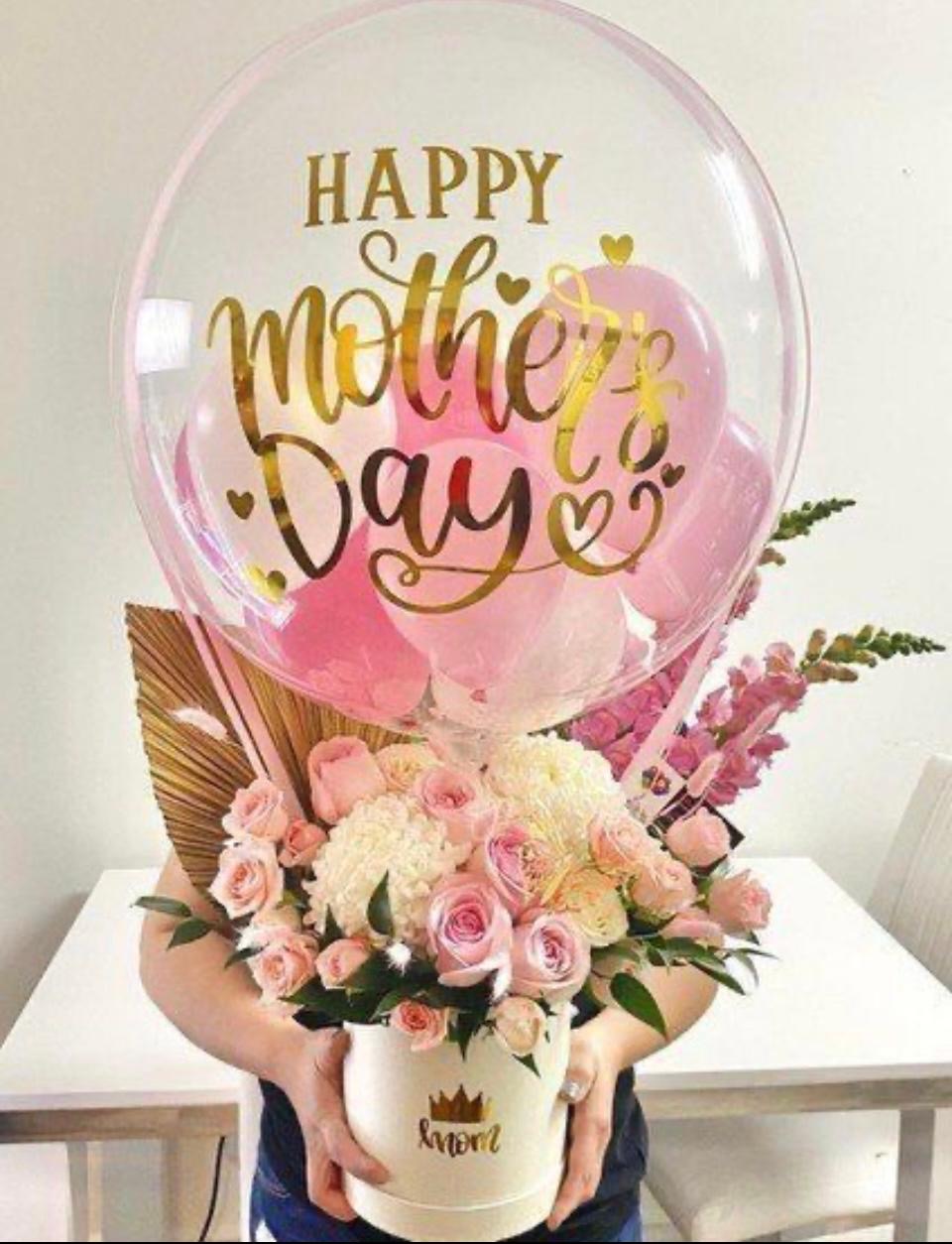 Personalized Mother's Day Flower and Balloon Hamper: Fresh Flowers and Customizable Transparent Balloon