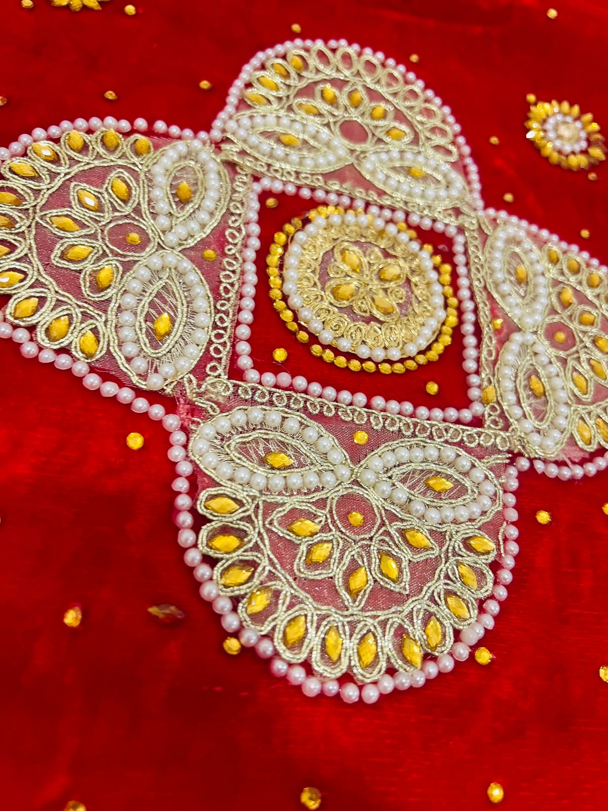 Velvet Thaal Cover with Center Motif & Lace Border – Round Big Size | Pooja, Wedding & Festive Use | Wrap Shap