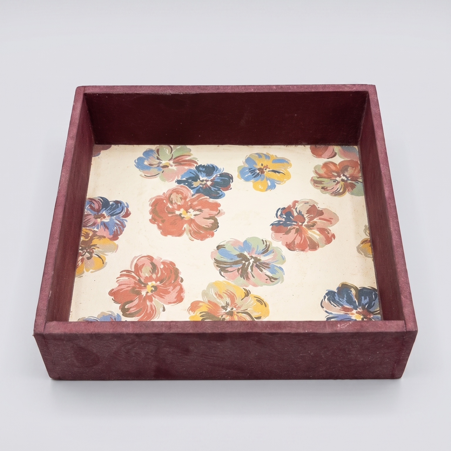 8x8 inch coloured pinewood tray with decorative printed paper base for premium gifting