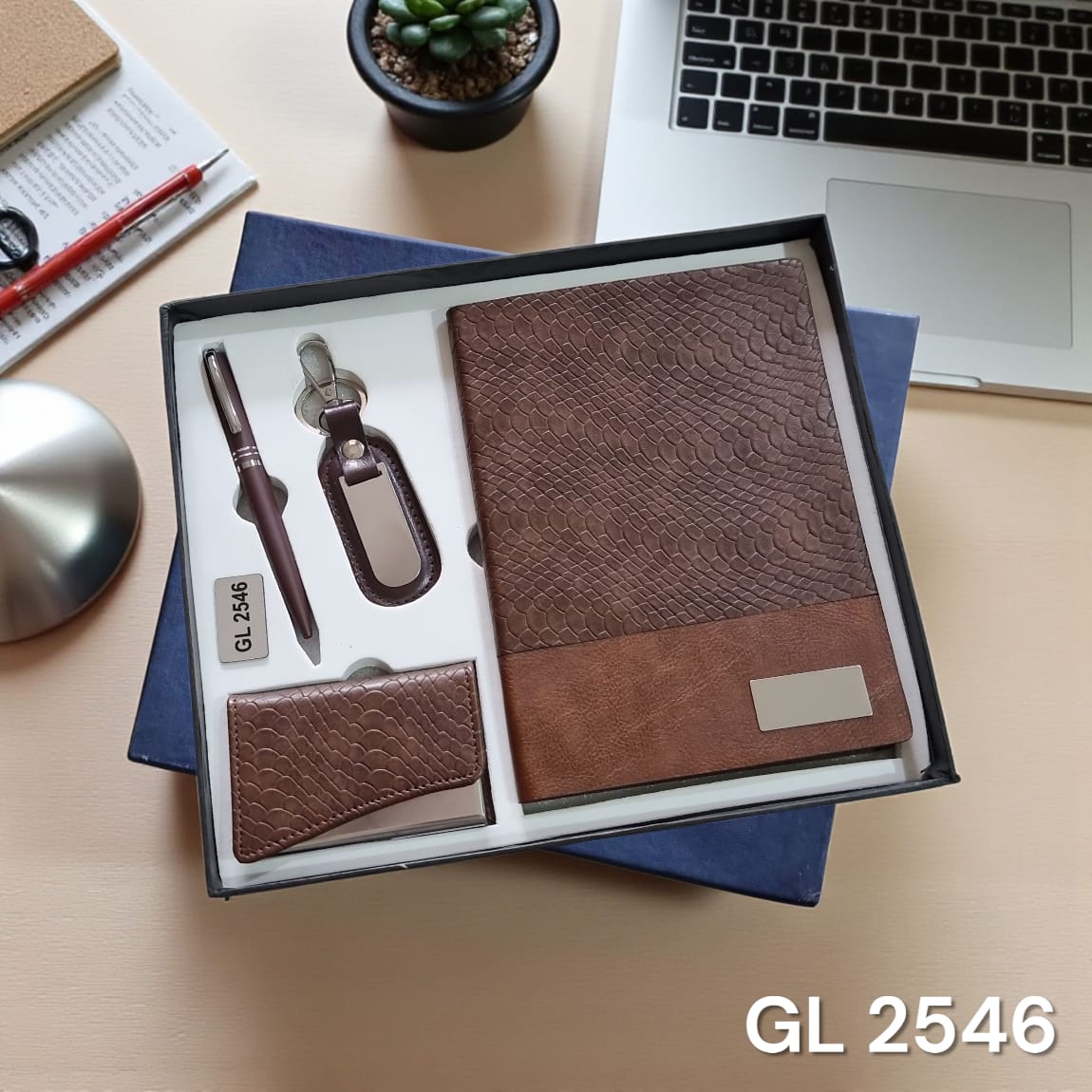 Executive grained leather gift set in premium packaging
