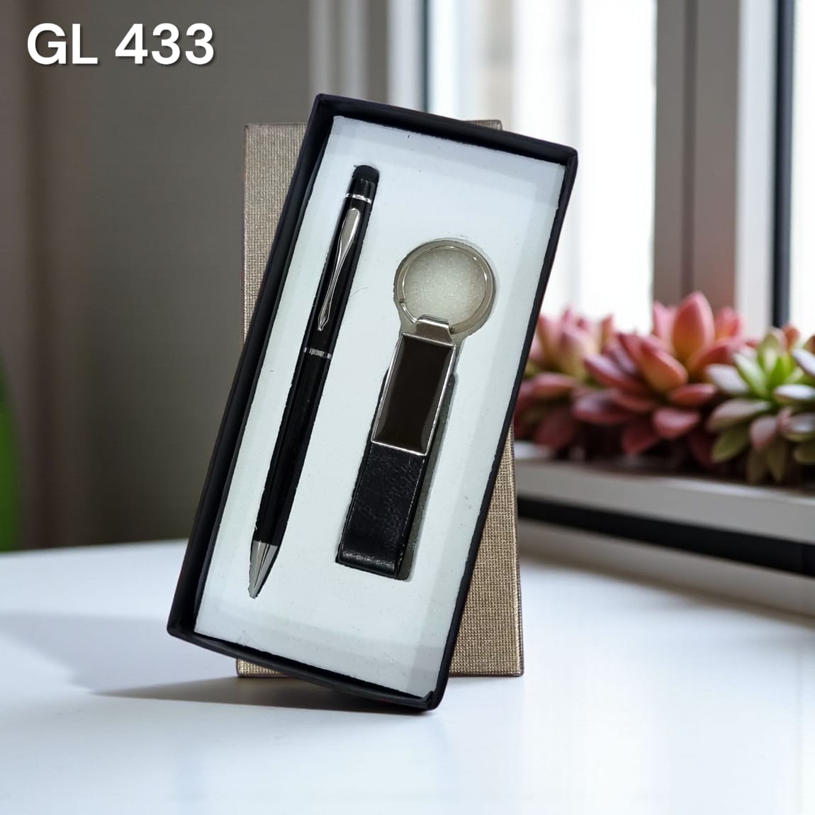 2-in-1 black corporate gift set with ballpoint pen and keychain