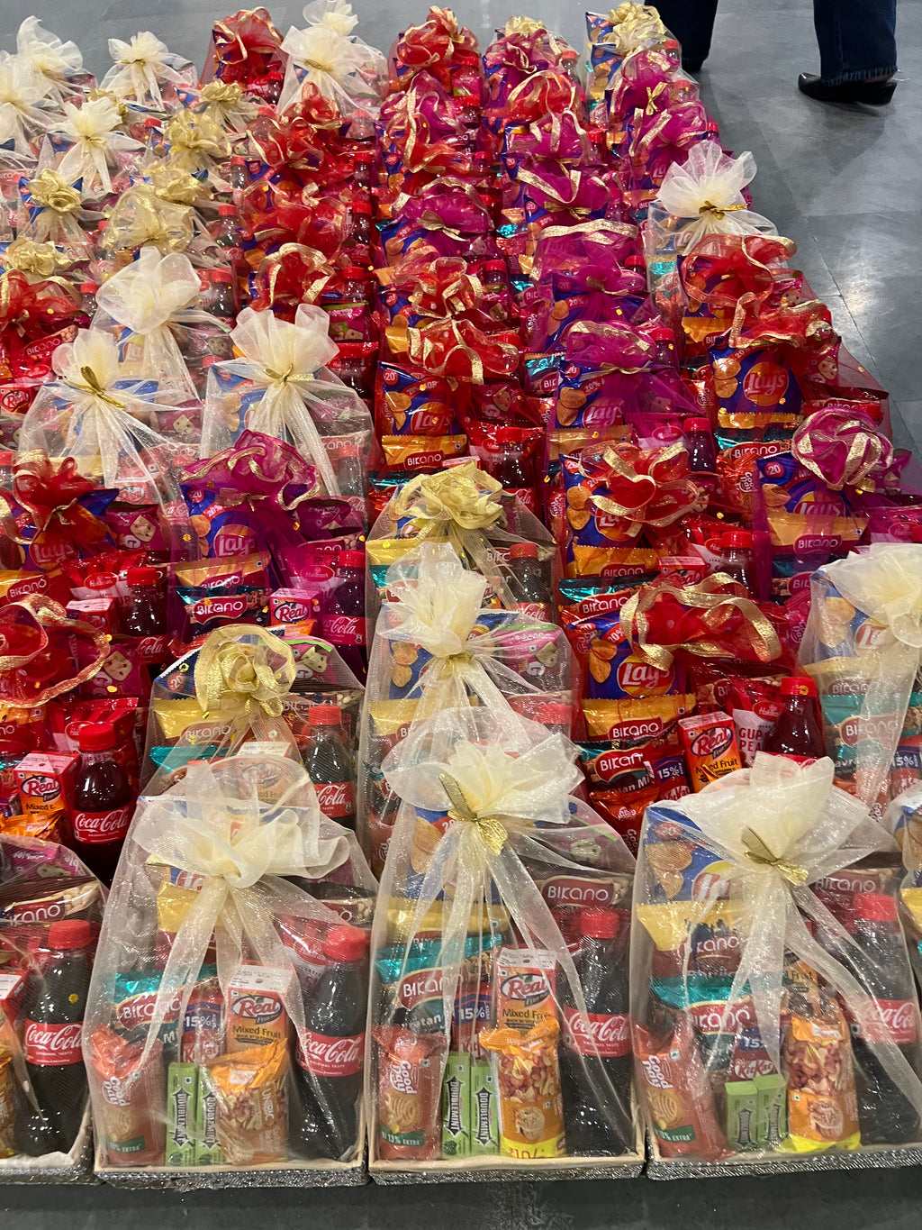 Budget-Friendly Snack Hamper Basket – Chips, Cookies, Chocolates, Beverages & More