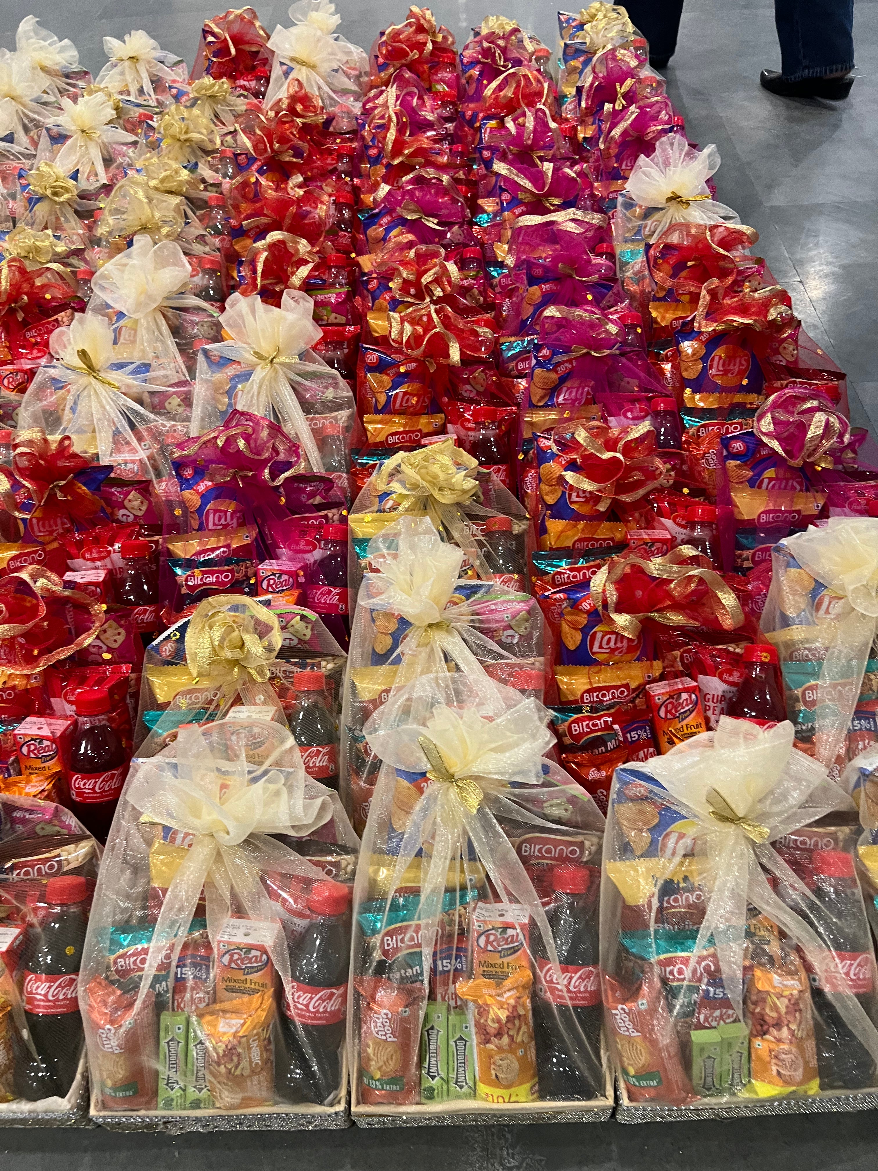 Budget-Friendly Snack Hamper Basket – Chips, Cookies, Chocolates, Beverages & More