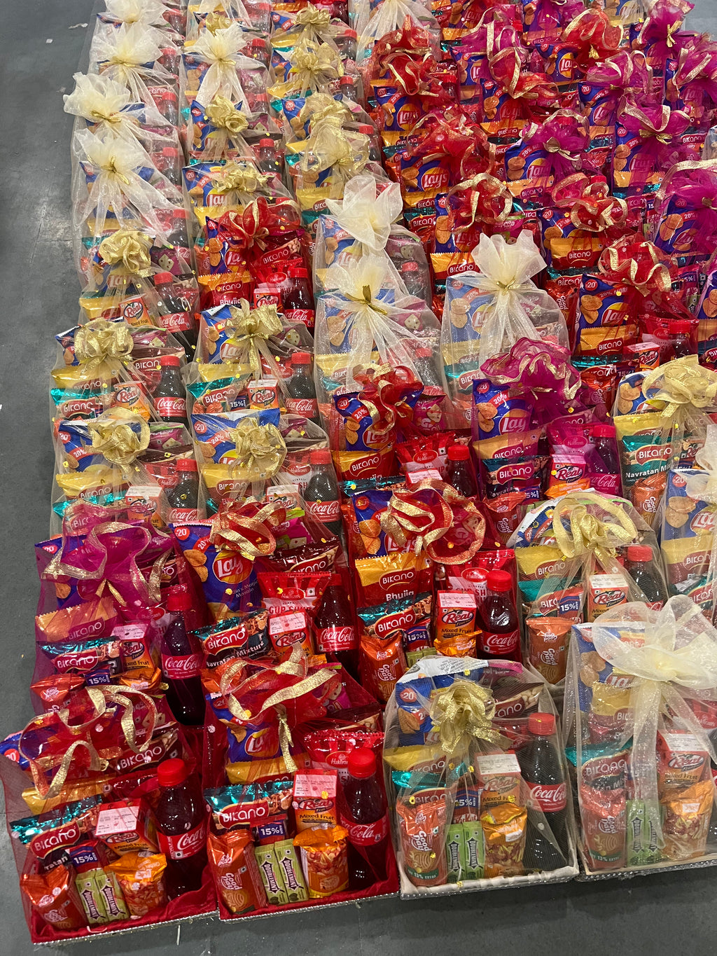 Budget-Friendly Snack Hamper Basket – Chips, Cookies, Chocolates, Beverages & More