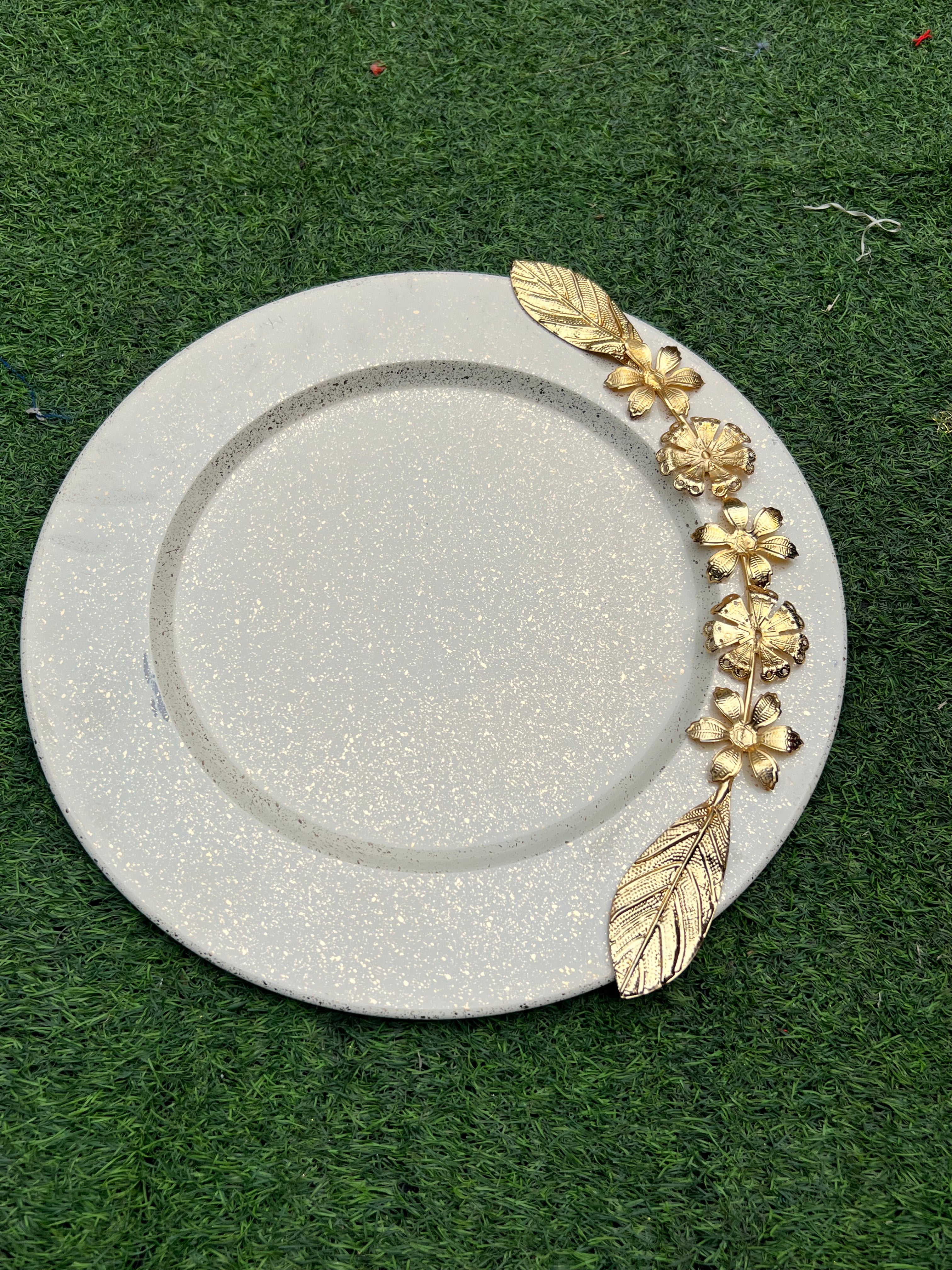Cream Metal Decorative Platter for Dry-fruit gifting