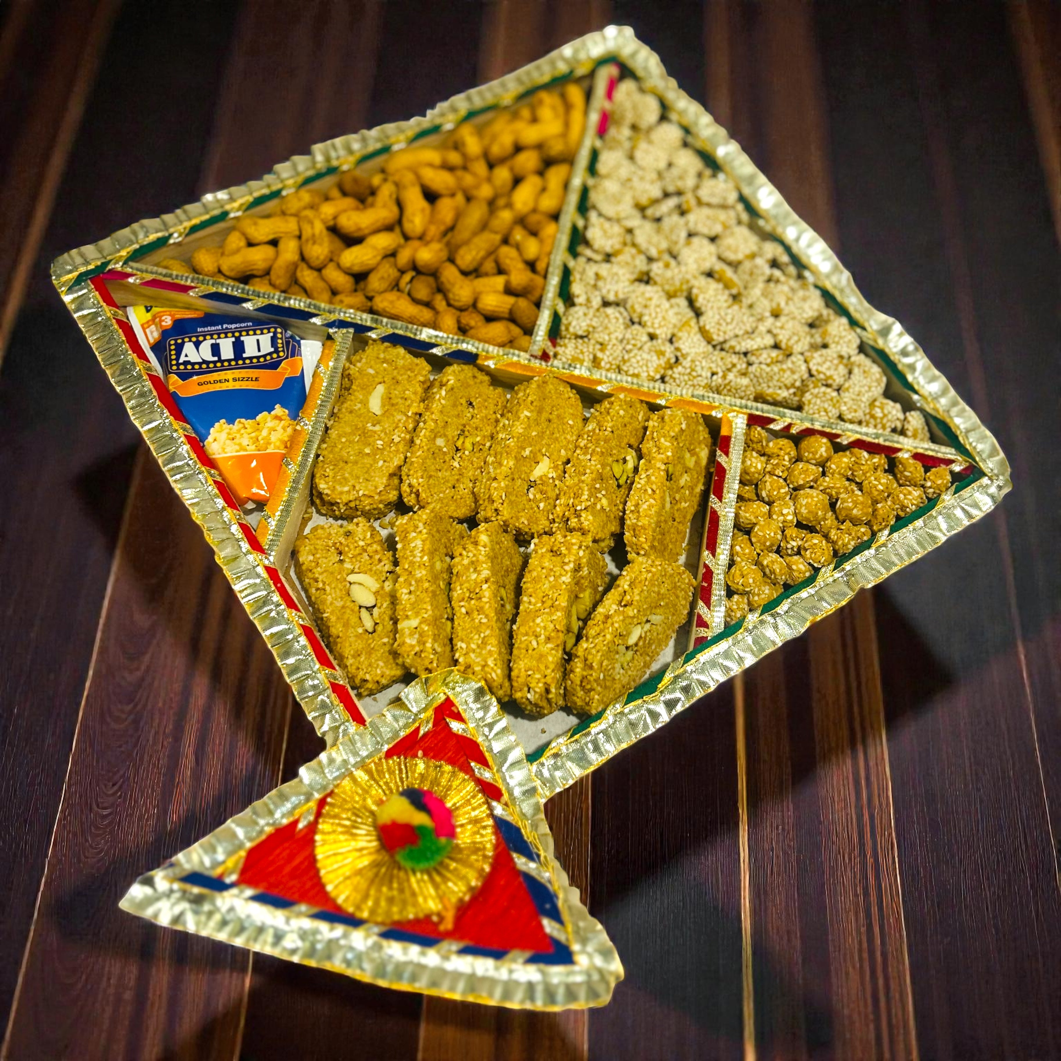 Kite Shaped Lohri Gift Hamper – Decorated Pine Tray with Shalimar Gajak & Traditional Treats