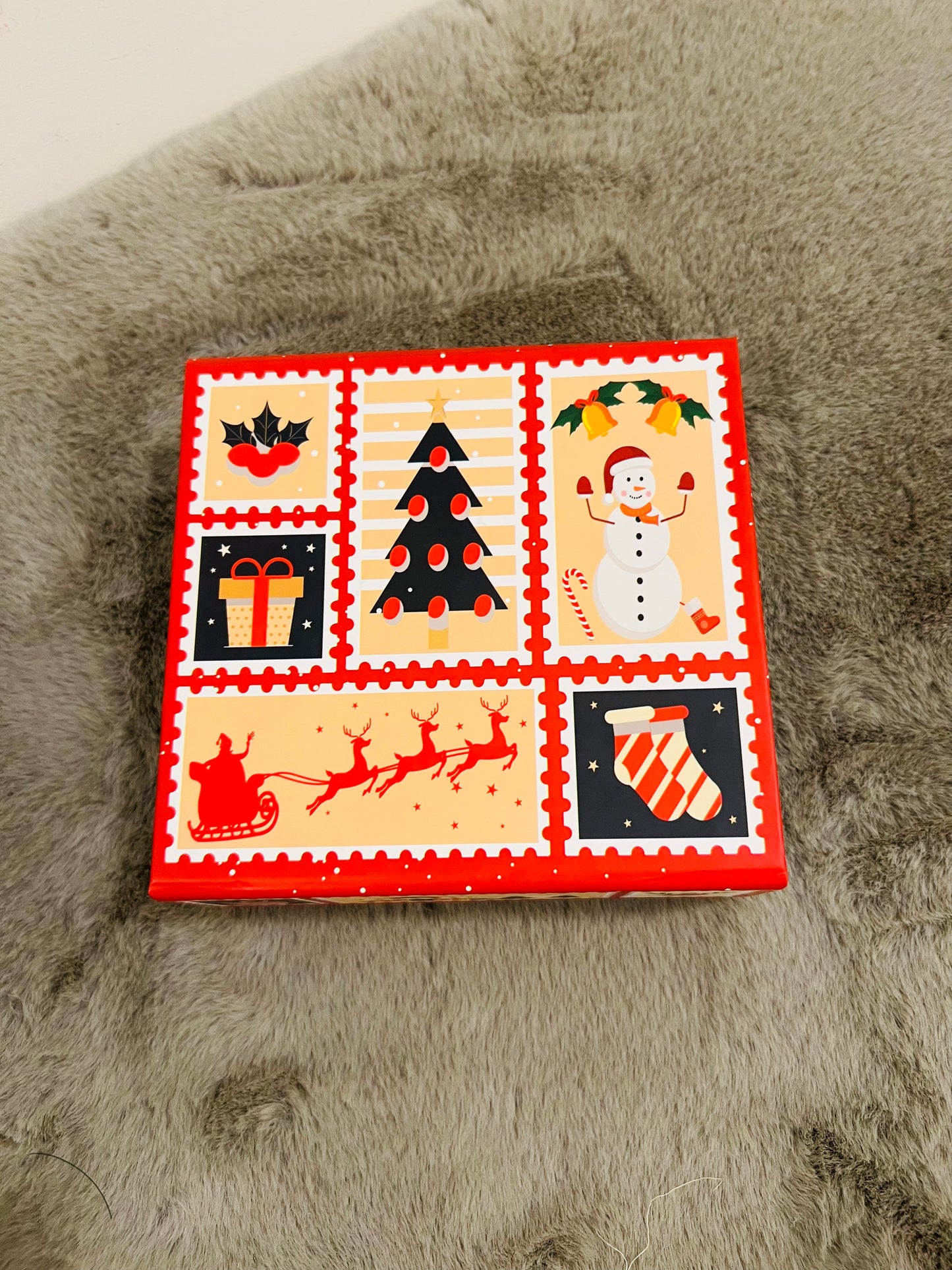 Luxury Christmas Hamper in Magnetic Gift Box – Scented Candle, Bracelet & Dairy Milk Silk