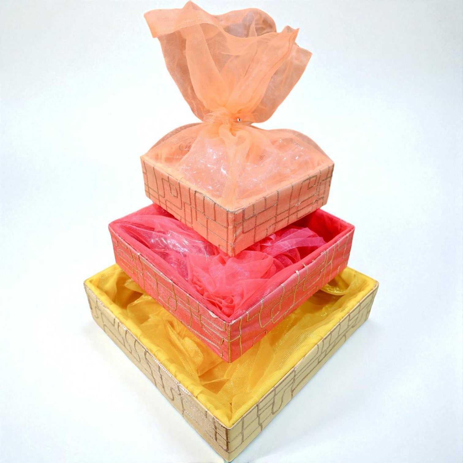 Reflector shine gift basket from Wrap Shap in 8x8, 10x10, and 12x12 sizes with glossy base and net cover – perfect for festive hampers, weddings, and gifting