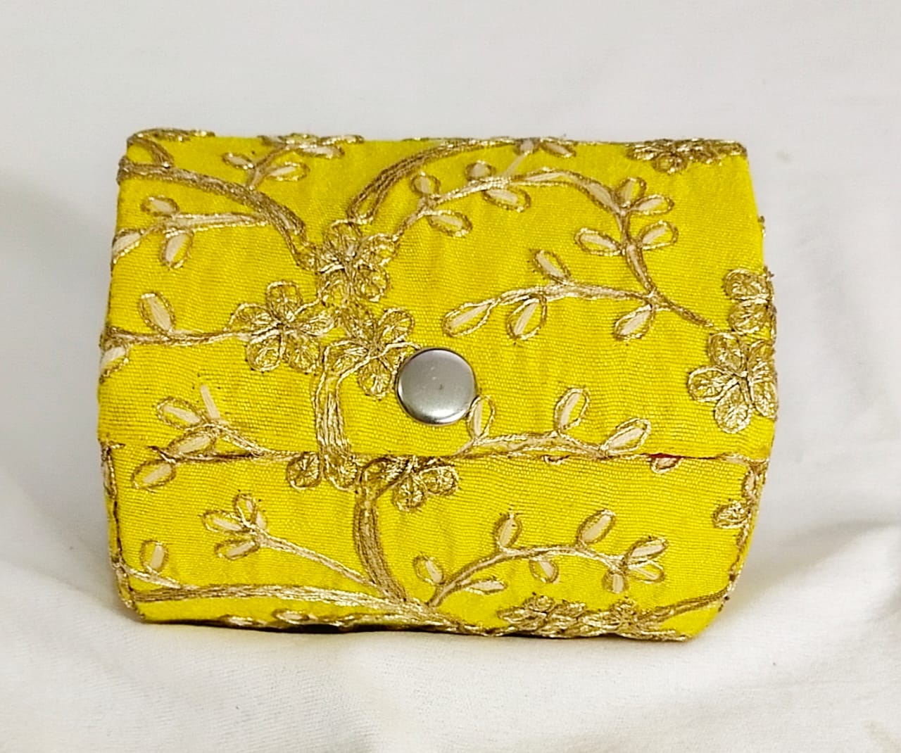 Small Round Embroidered Bangle Box for Gifting & Return Favours – Wrap Shap