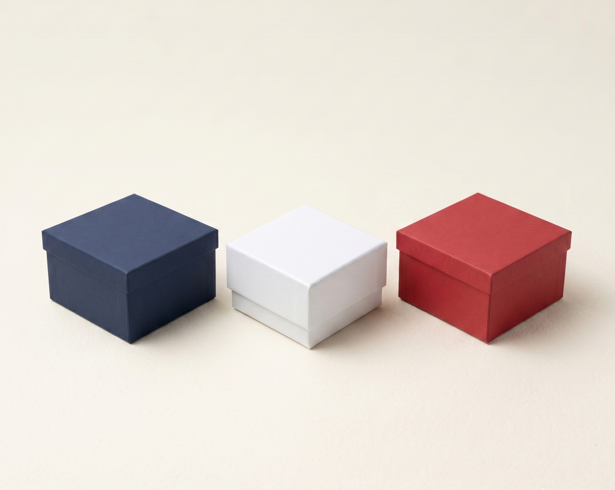 Compact gift packaging box suitable for personalized favors and keepsakes