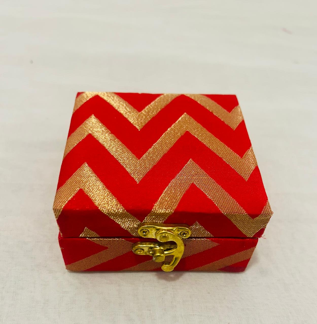 4x4 Inch MDF Gift Box with Wave Print Cloth – Ideal for Gifting & Return Favors