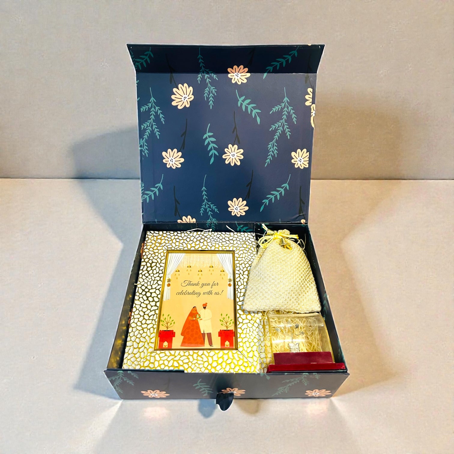 luxury housewarming return gift hamper