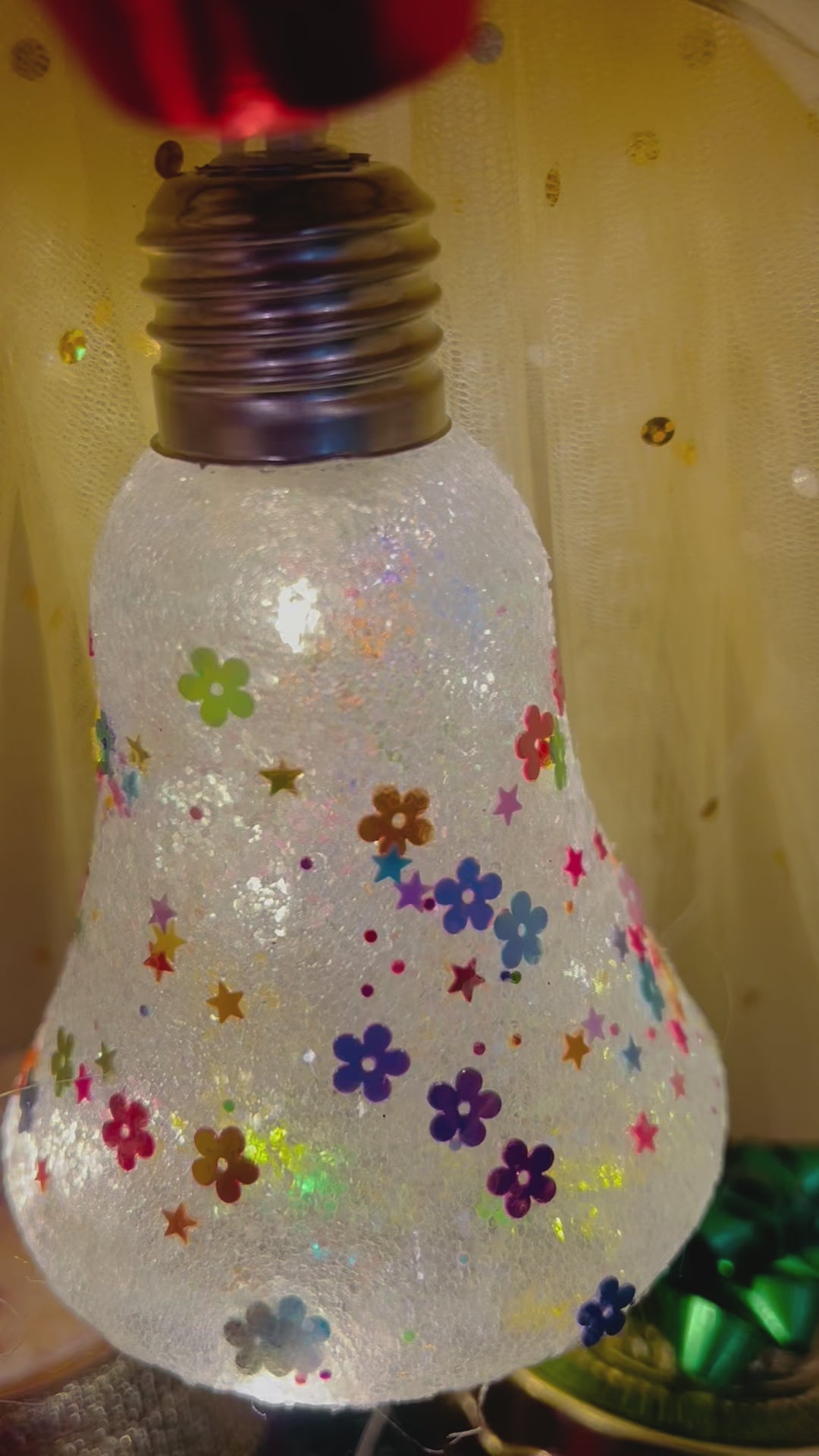 Deluxe Christmas Hamper in Metal Basket – Xmas Cookies, Plum Cake, Scented Candle, Gingerbread & Tree Décor