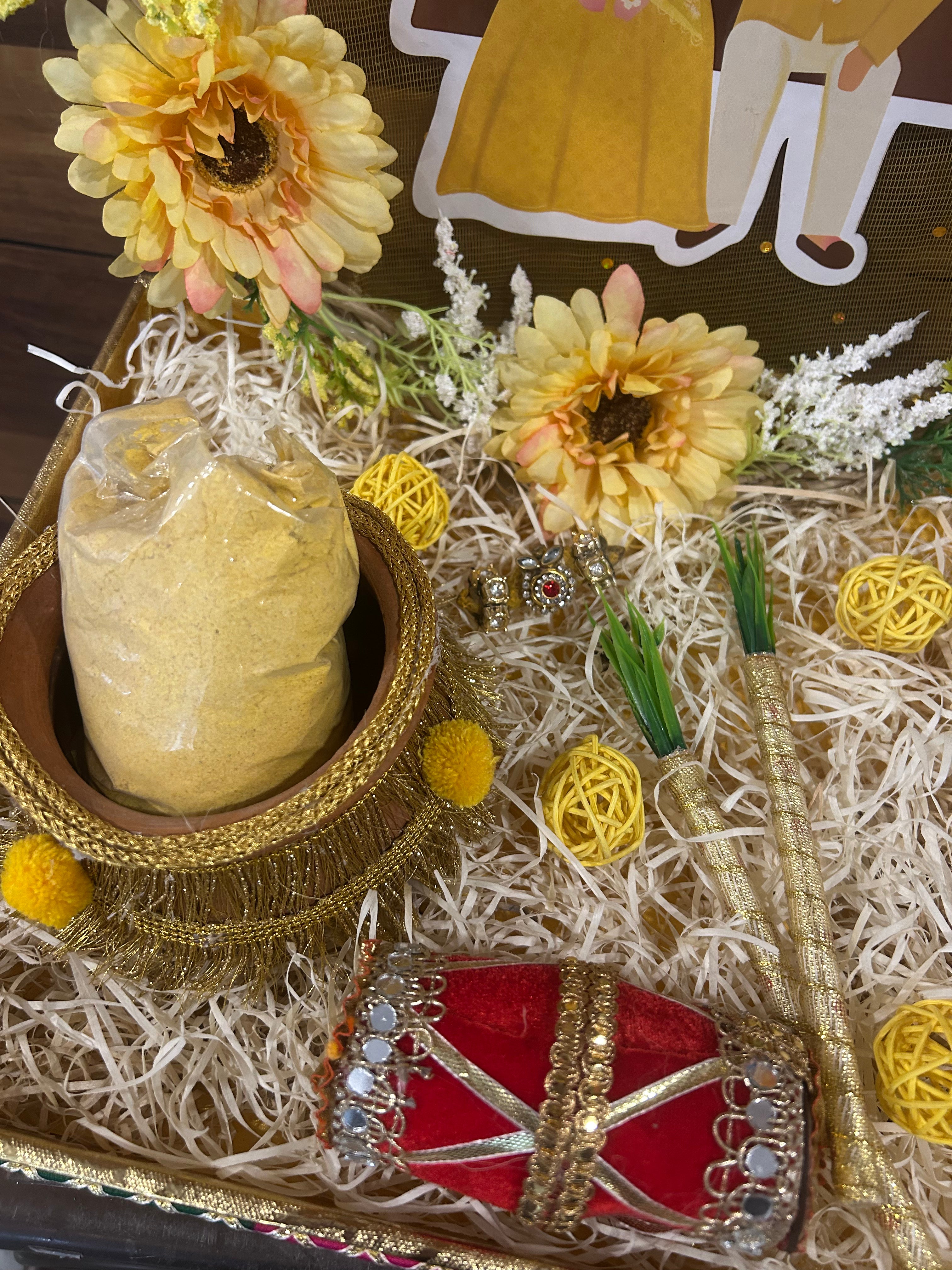 Backwall Haldi Platter Tray with Floral Decor, Pot & Haldi Powder | Girl & Boy Cutout Wedding Ceremony Tray | Wrap Shap